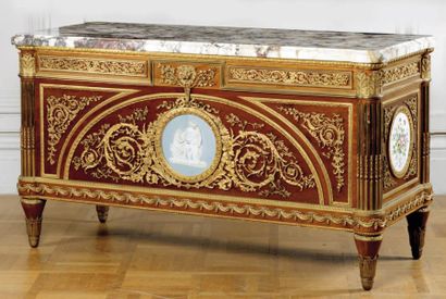 Importante commode à vantaux, en bois de...