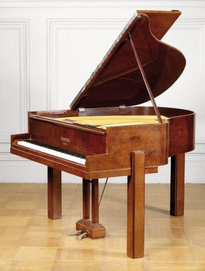 Pleyel
Piano quart de queue en loupe. N°...