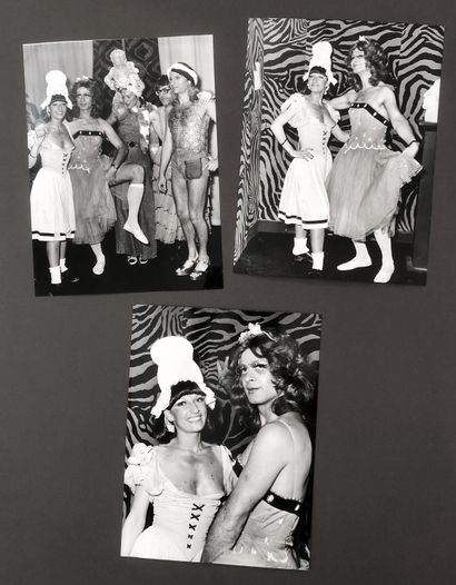 TRAVESTIS. Soirée interlope, circa 1980....