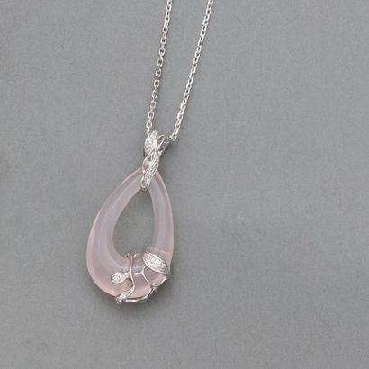 Chaîne et pendentif en or gris, 750 MM, portant...
