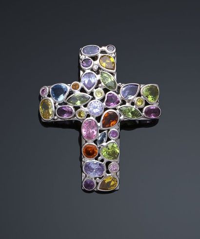 Croix en or gris, 750 MM, ornée de pierres...