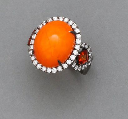 Bague en or gris, 750 MM, ornée d'une opale...