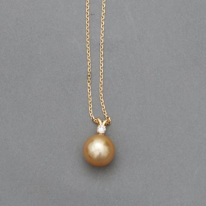 Chaîne et pendentif en or gris, 750 MM, orné...