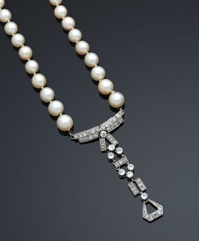 Collier de perles de culture en légère chute...