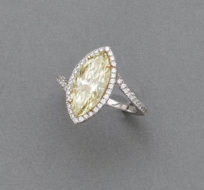 Bague en or gris, 750 MM, ornée d'un diamant...
