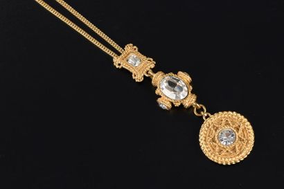 BALENCIAGA.



Collier en métal doré retenant...