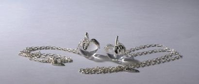 Nina RICCI.



Deux pendentifs 