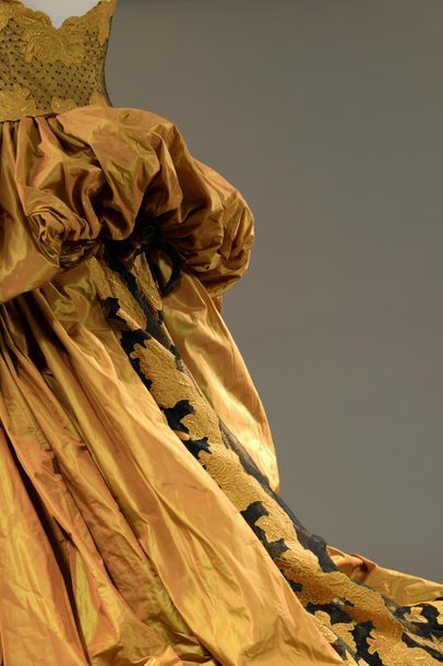 ESCADA couture - (Années 1980-90).



Robe...