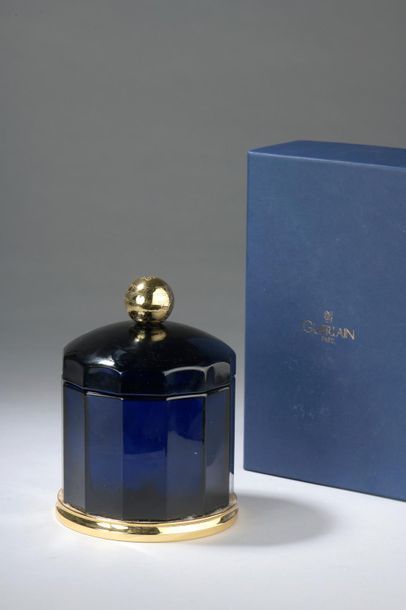 GUERLAIN - (1993).



Un élégant pot à coton,...