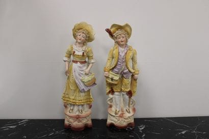 Couple of romantic figures in polychrome...