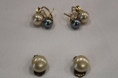 Pair of clip earrings (2) with pearl cla...
