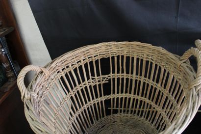 Two laundry baskets, early 19th c., 60x73...