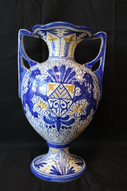 Asian vase with dragon design, blue tone