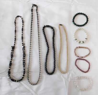 Fancy bracelets (5) pearl shape, two pearl...