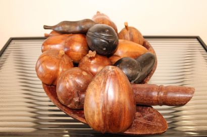 Fruit bowl in natural wood