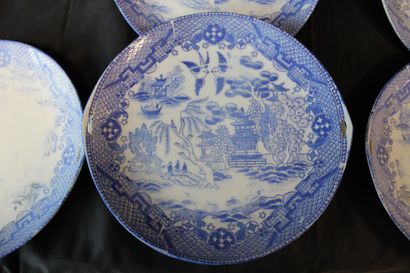 8 Japanese plates, worn