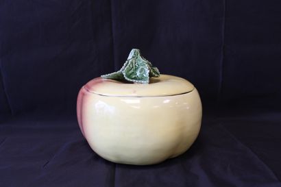 Apple-shaped ceramic soup tureen from Po...