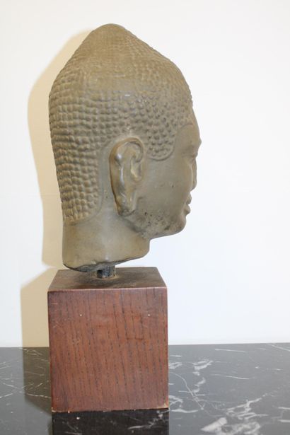 Buddha head in resin on wooden base 29x9...
