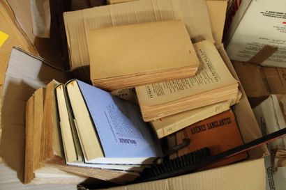 Batch of books (7 boxes)