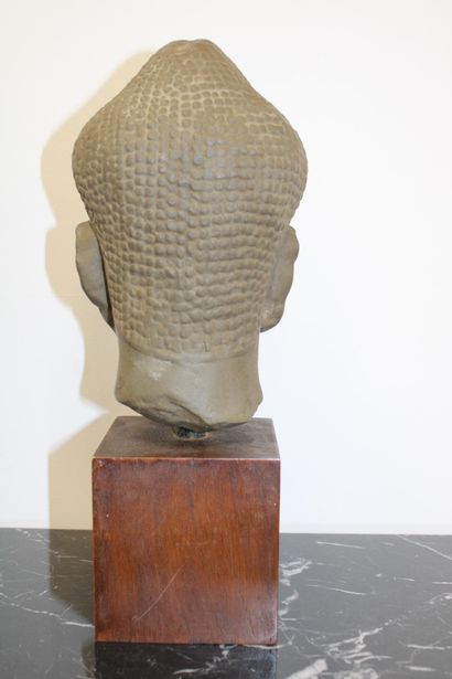 Buddha head in resin on wooden base 29x9...