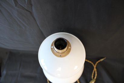 Porcelain lamp base with flower design