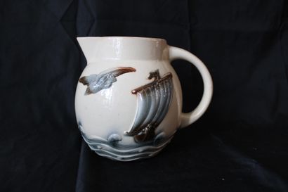 Sailing jug and seagull - Digoin Sarregu...