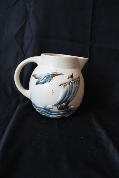 Sailing jug and seagull - Digoin Sarregu...