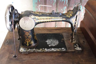 Sewing machine, one pedal, wrought iron,...