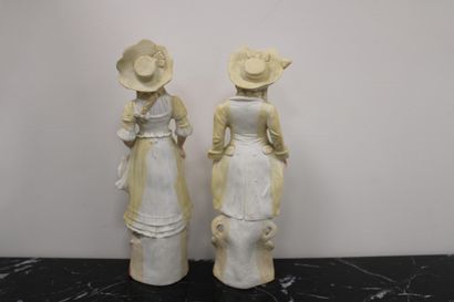Couple of romantic figures in polychrome...