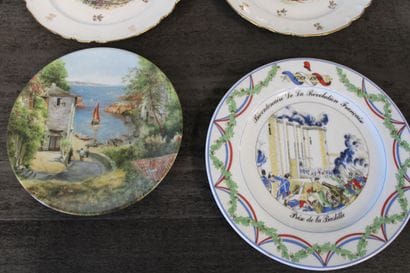 Set of 4 commemorative porcelain plates