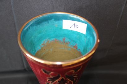 Italian vase 210/30, horn, chipping on base,...