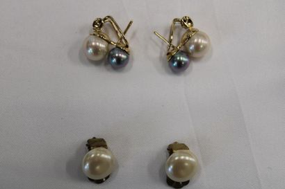 Pair of clip earrings (2) with pearl cla...