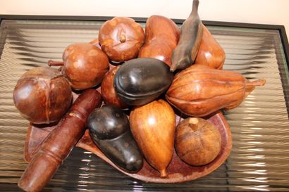 Fruit bowl in natural wood