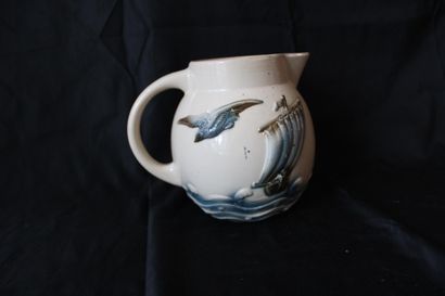Sailing jug and seagull - Digoin Sarregu...