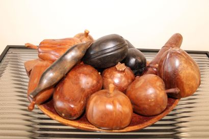 Fruit bowl in natural wood