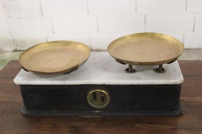 Antique counter scale with two brass trays,...