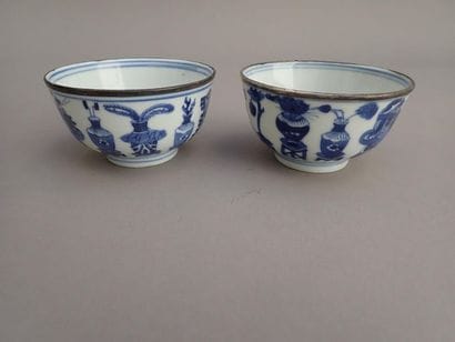 Paire de bols en porcelaine de Chine à décor...