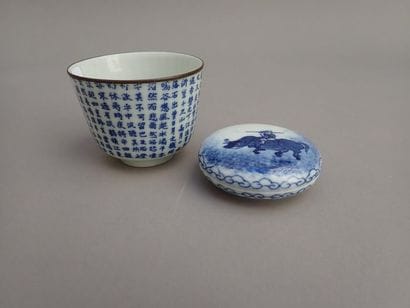 Pot à encre en porcelaine de Chine à décor...