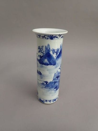 Vase cornet à col évasé en porcelaine de...