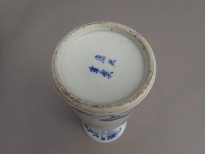Vase cornet à col évasé en porcelaine de...