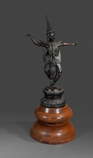 Danseuse en Apsara en bronze sur socle en...