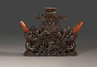 Important socle porte offrandes en bois exotique...