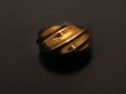 PELLEGRIN

Bague en or jaune 18K (750 °/°°)...