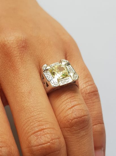 Bague chevalière en or blanc 18K (750 °/°°)...