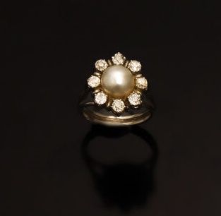 Bague marguerite en or gris 18K (750 °/°°)...