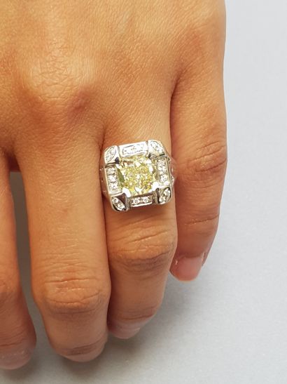Bague chevalière en or blanc 18K (750 °/°°)...