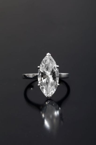 Bague en platine 950 °/°° ornée d'un diamant...
