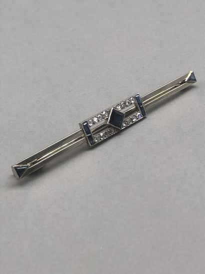 Broche barrette ajourée en or gris 18K (750...