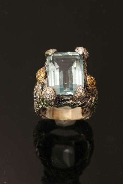 Importante bague en or gris 18K (750 °/°°)...