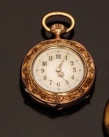 Montre de col circulaire en or jaune 18K...